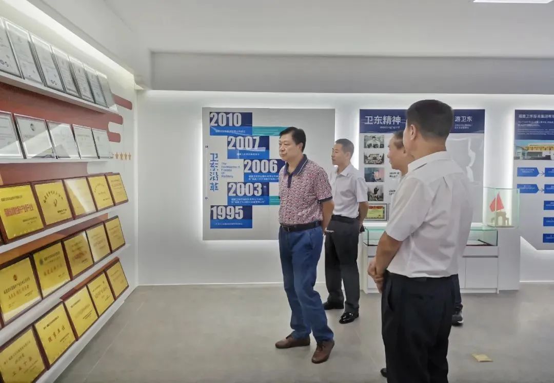 福建省環(huán)保產(chǎn)業(yè)協(xié)會(huì)虞平和會(huì)長一行蒞臨我司考察調(diào)研